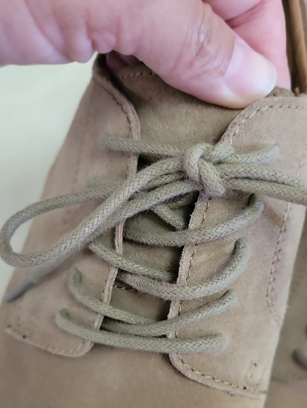 G.H.Bass Men’s Suede Lace-Up Oxfords in Taupe. Size 9M